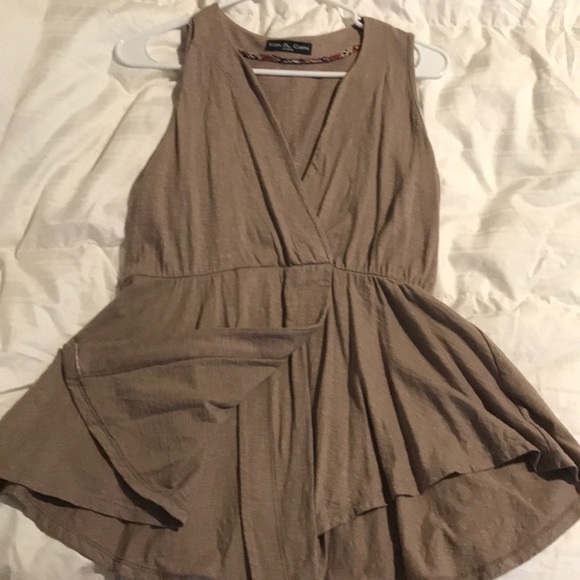 Beige V-Neck Sleeveless Peplum - Picture 5 of 5